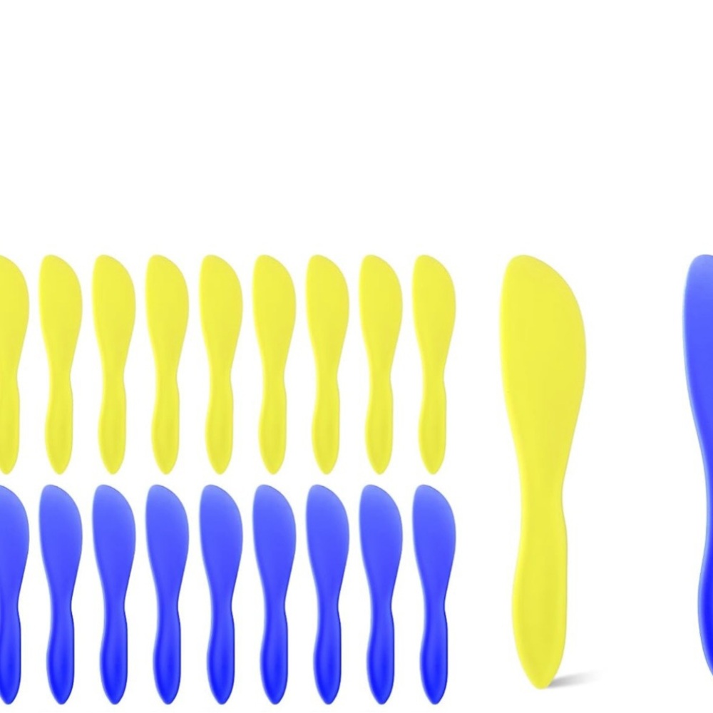 Set of 20 new blue & green plastic butter/icing/frosting spreaders